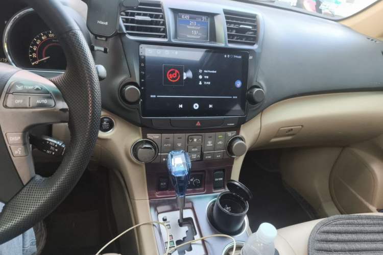 Used Toyota Highlander 2011 2.7L Two-Wheel Drive 7-Seater Supreme Edition Audio And AC Panel