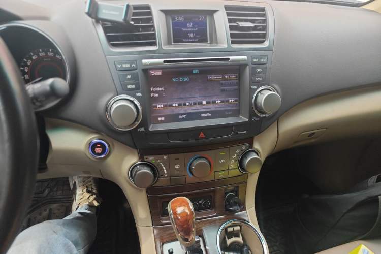 Used Toyota Highlander 2011 2.7L Two-Wheel Drive 5-Seater Sport Edition Audio And AC Panel