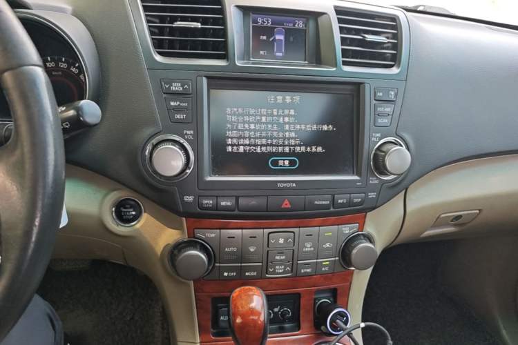 Used Toyota Highlander 2011 2.7L Two-Wheel Drive 7-Seater Supreme Edition Audio And AC Panel