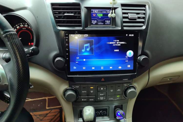Used Toyota Highlander 2011 2.7L Two-Wheel Drive 7-Seater Luxury Edition Audio And AC Panel
