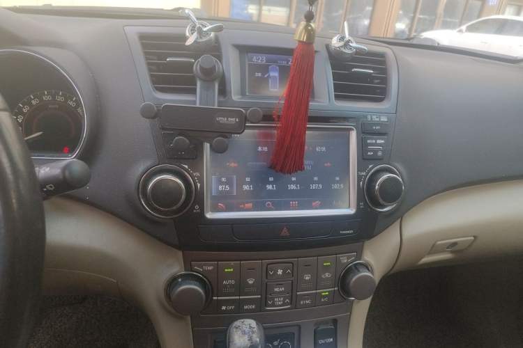 Used Toyota Highlander 2011 2.7L Two-Wheel Drive 7-Seater Luxury Edition Audio And AC Panel