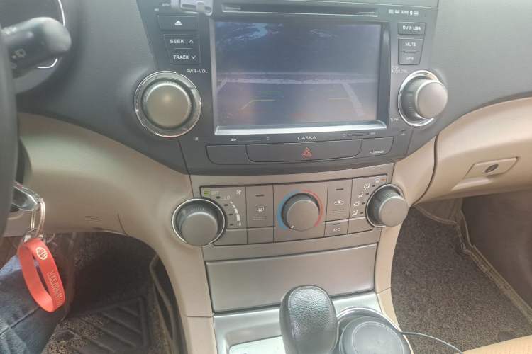 Used Toyota Highlander 2011 2.7L Two-Wheel Drive 5-Seater Elite Edition Audio And AC Panel