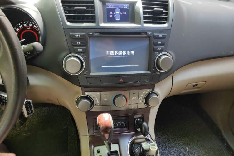 Used Toyota Highlander 2011 2.7L Two-Wheel Drive 5-Seater Sport Edition Audio And AC Panel