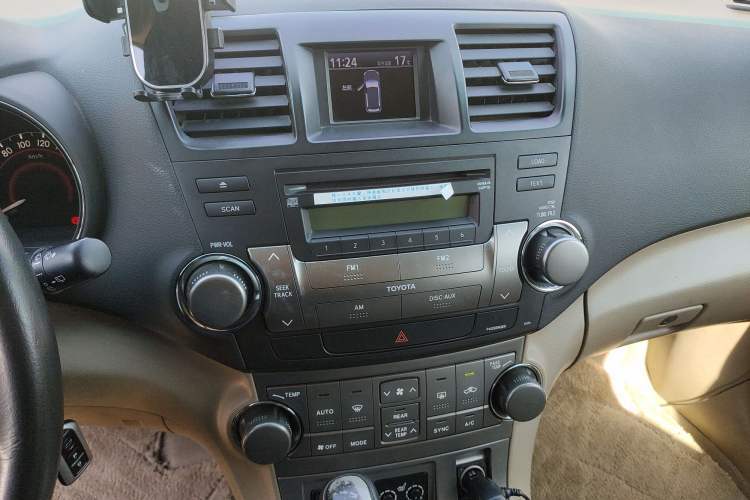 Used Toyota Highlander 2011 2.7L Two-Wheel Drive 7-Seater Luxury Edition Audio And AC Panel