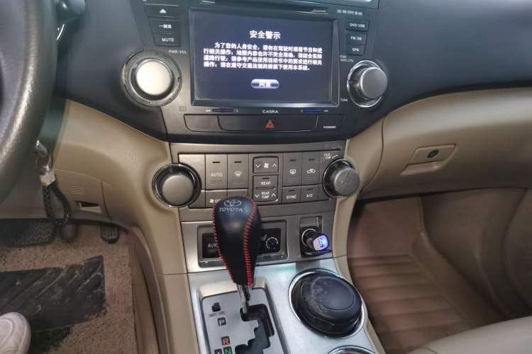 Used Toyota Highlander 2011 2.7L Two-Wheel Drive 7-Seater Luxury Edition Audio And AC Panel
