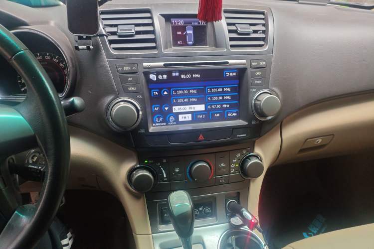 Used Toyota Highlander 2011 2.7L Two-Wheel Drive 5-Seater Sport Edition Audio And AC Panel