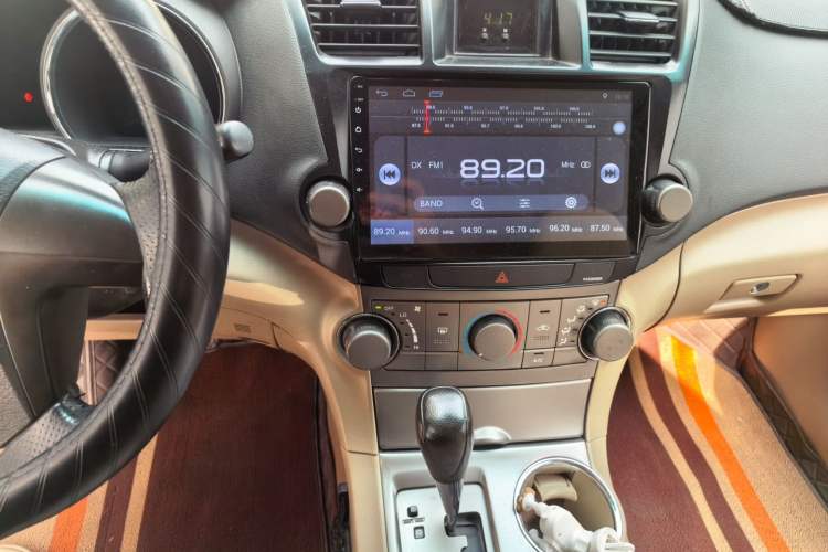 Used Toyota Highlander 2011 2.7L Two-Wheel Drive 5-Seater Elite Edition Audio And AC Panel