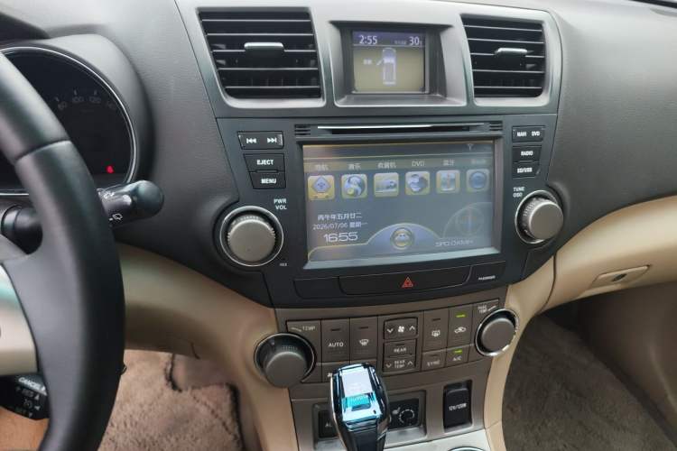 Used Toyota Highlander 2011 2.7L Two-Wheel Drive 7-Seater Luxury Edition Audio And AC Panel