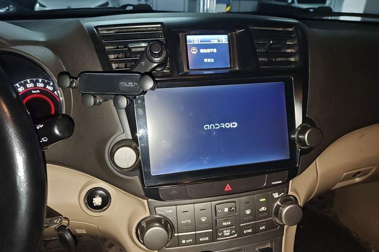 Used Toyota Highlander 2011 2.7L Two-Wheel Drive 7-Seater Luxury Navigation Edition Audio And AC Panel