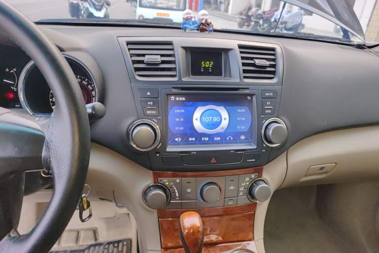 Used Toyota Highlander 2011 2.7L Two-Wheel Drive 5-Seater Elite Edition Audio And AC Panel