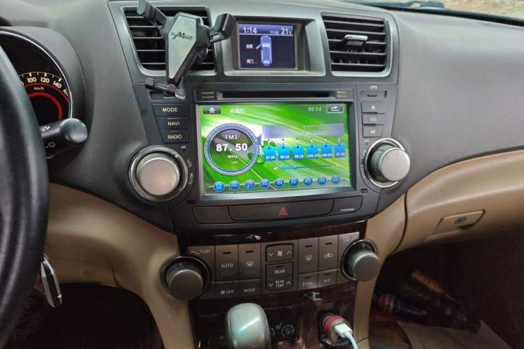 Used Toyota Highlander 2011 2.7L Two-Wheel Drive 7-Seater Luxury Edition Audio And AC Panel