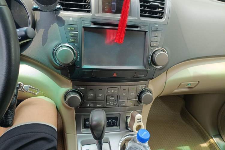 Used Toyota Highlander 2011 2.7L Two-Wheel Drive 7-Seater Luxury Navigation Edition Audio And AC Panel