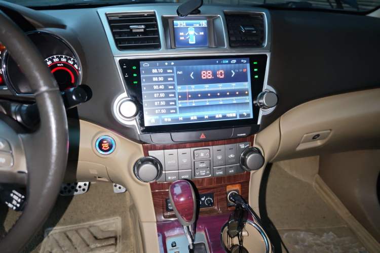 Used Toyota Highlander 2011 2.7L Two-Wheel Drive 7-Seater Luxury Edition Audio And AC Panel