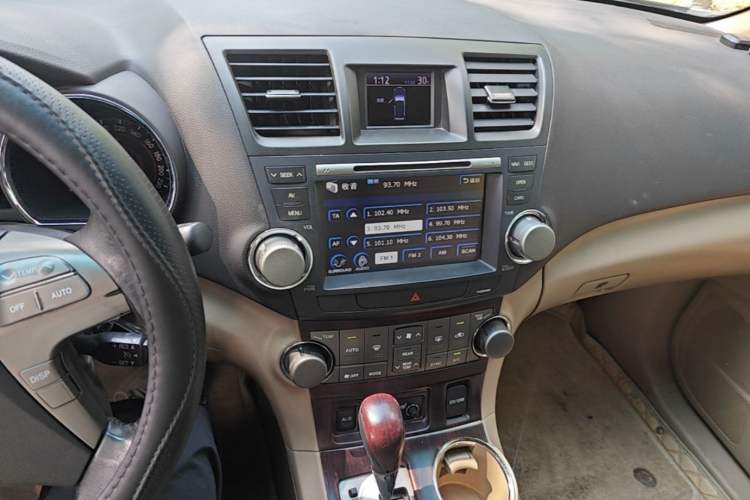 Used Toyota Highlander 2011 2.7L Two-Wheel Drive 7-Seater Luxury Navigation Edition Audio And AC Panel