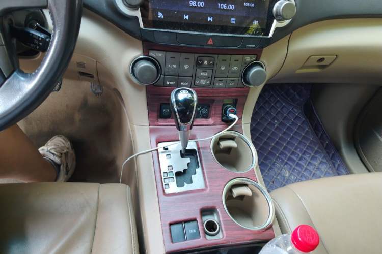 Used Toyota Highlander 2011 2.7L Two-Wheel Drive 7-Seater Luxury Edition Audio And AC Panel