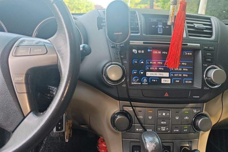 Used Toyota Highlander 2011 2.7L Two-Wheel Drive 7-Seater Luxury Navigation Edition Audio And AC Panel