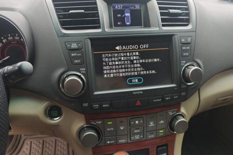 Used Toyota Highlander 2011 2.7L Two-Wheel Drive 7-Seater Supreme Edition Audio And AC Panel