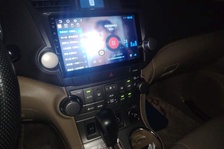 Used Toyota Highlander 2011 2.7L Two-Wheel Drive 7-Seater Luxury Edition Audio And AC Panel