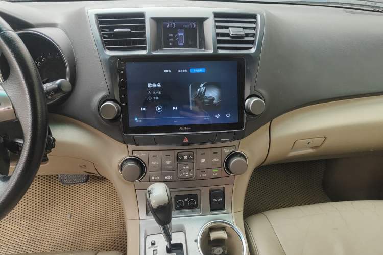 Used Toyota Highlander 2011 2.7L Two-Wheel Drive 7-Seater Luxury Edition Audio And AC Panel
