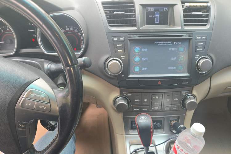 Used Toyota Highlander 2011 2.7L Two-Wheel Drive 7-Seater Elite Edition Audio And AC Panel