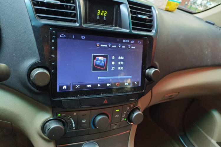 Used Toyota Highlander 2011 2.7L Two-Wheel Drive 5-Seater Elite Edition Audio And AC Panel
