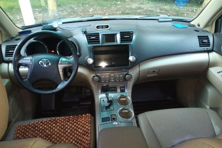 Used Toyota Highlander 2011 2.7L Two-Wheel Drive 7-Seater Luxury Edition Center Console