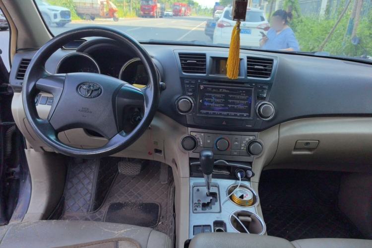 Used Toyota Highlander 2011 2.7L Two-Wheel Drive 5-Seater Elite Edition Center Console