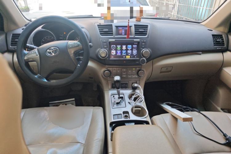 Used Toyota Highlander 2011 2.7L Two-Wheel Drive 7-Seater Luxury Edition Center Console