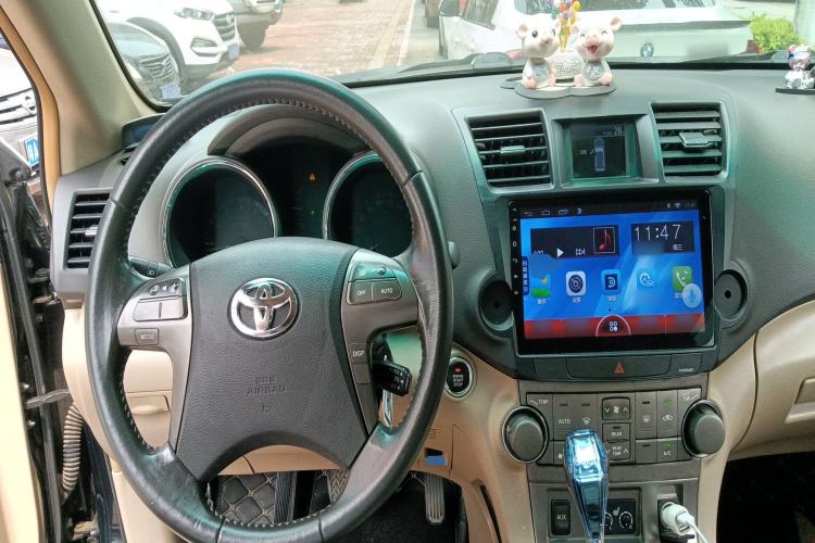 Used Toyota Highlander 2011 2.7L Two-Wheel Drive 7-Seater Luxury Navigation Edition Center Console