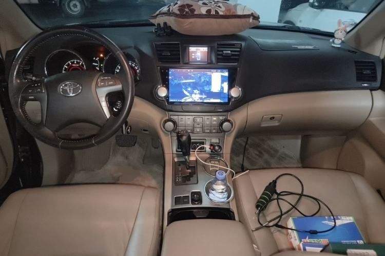 Used Toyota Highlander 2011 2.7L Two-Wheel Drive 7-Seater Luxury Edition Center Console