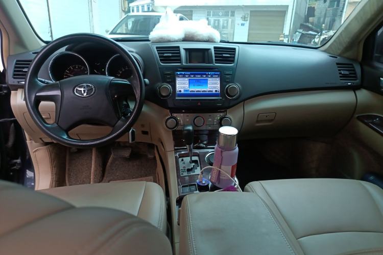 Used Toyota Highlander 2011 2.7L Two-Wheel Drive 5-Seater Elite Edition Center Console