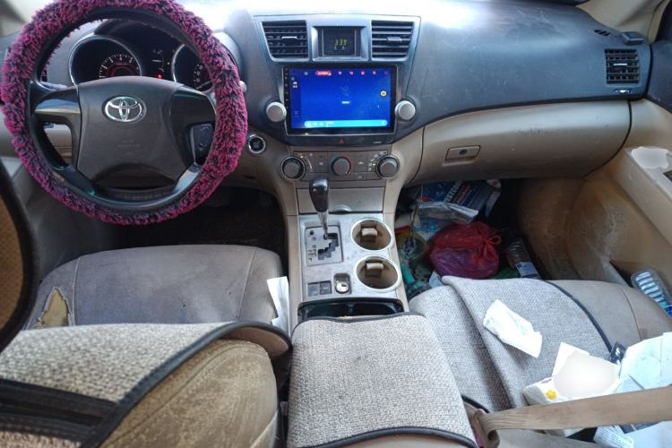 Used Toyota Highlander 2011 2.7L Two-Wheel Drive 5-Seater Elite Edition Center Console