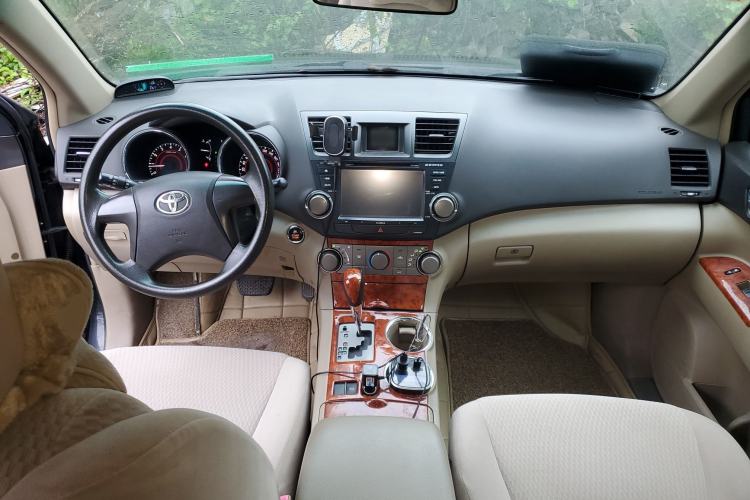 Used Toyota Highlander 2011 2.7L Two-Wheel Drive 7-Seater Elite Edition Center Console