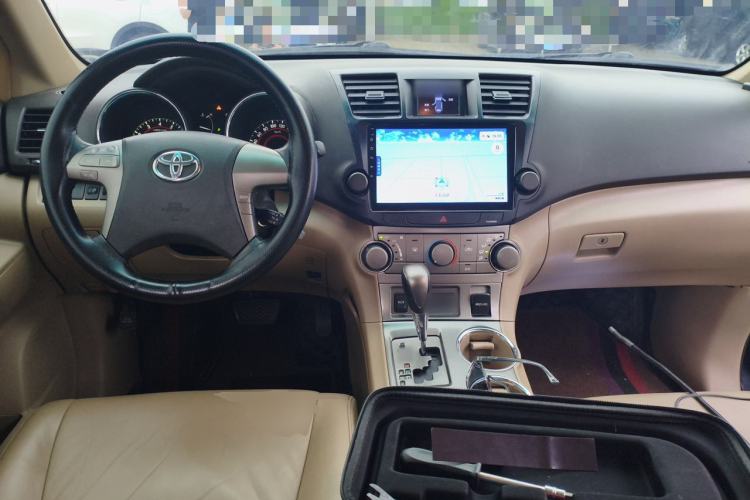 Used Toyota Highlander 2011 2.7L Two-Wheel Drive 5-Seater Sport Edition Center Console