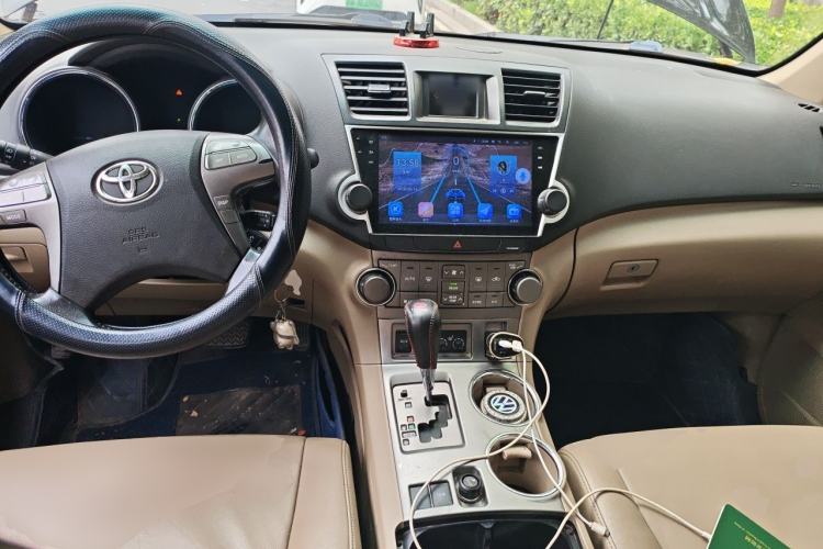 Used Toyota Highlander 2011 2.7L Two-Wheel Drive 7-Seater Luxury Edition Center Console