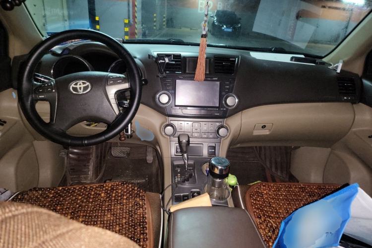 Used Toyota Highlander 2011 2.7L Two-Wheel Drive 7-Seater Luxury Navigation Edition Center Console