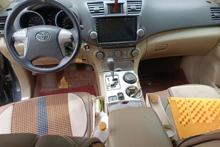 Used Toyota Highlander 2011 2.7L Two-Wheel Drive 5-Seater Elite Edition Center Console