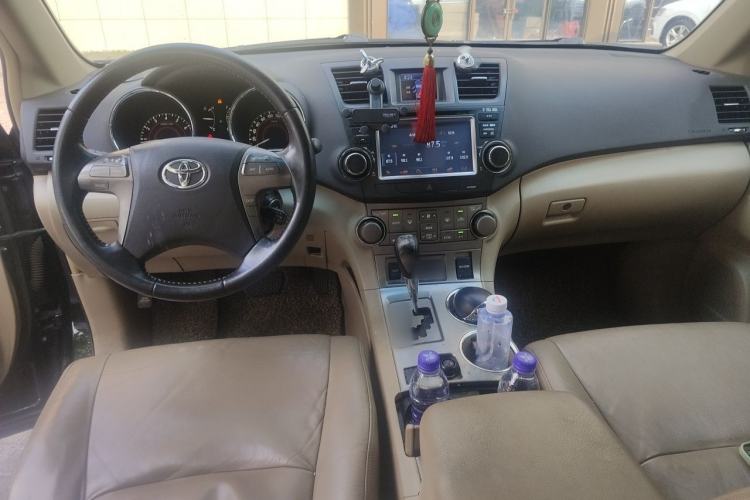 Used Toyota Highlander 2011 2.7L Two-Wheel Drive 7-Seater Luxury Edition Center Console