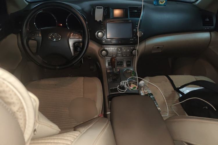 Used Toyota Highlander 2011 2.7L Two-Wheel Drive 7-Seater Luxury Navigation Edition Center Console