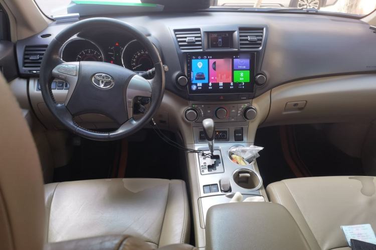 Used Toyota Highlander 2011 2.7L Two-Wheel Drive 5-Seater Sport Edition Center Console