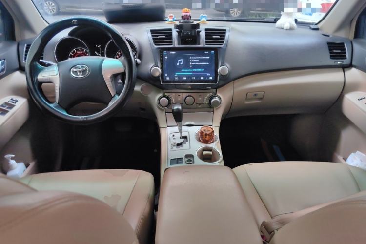 Used Toyota Highlander 2011 2.7L Two-Wheel Drive 5-Seater Elite Edition Center Console
