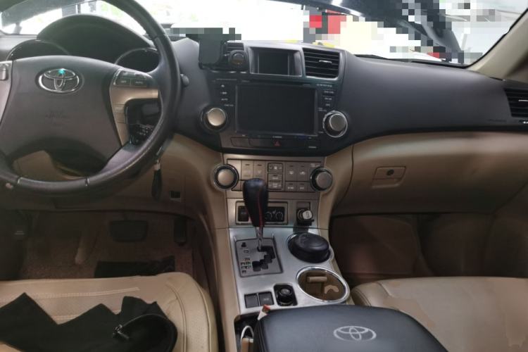 Used Toyota Highlander 2011 2.7L Two-Wheel Drive 7-Seater Luxury Edition Center Console