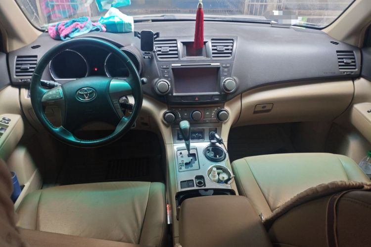 Used Toyota Highlander 2011 2.7L Two-Wheel Drive 5-Seater Sport Edition Center Console