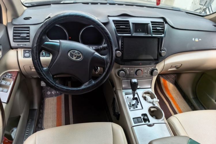 Used Toyota Highlander 2011 2.7L Two-Wheel Drive 5-Seater Elite Edition Center Console