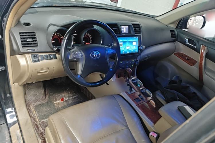Used Toyota Highlander 2011 2.7L Two-Wheel Drive 7-Seater Luxury Edition Center Console