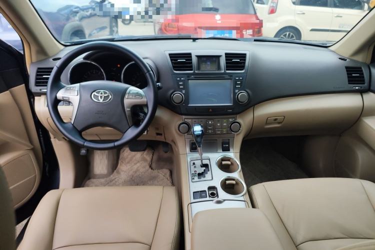 Used Toyota Highlander 2011 2.7L Two-Wheel Drive 7-Seater Luxury Edition Center Console