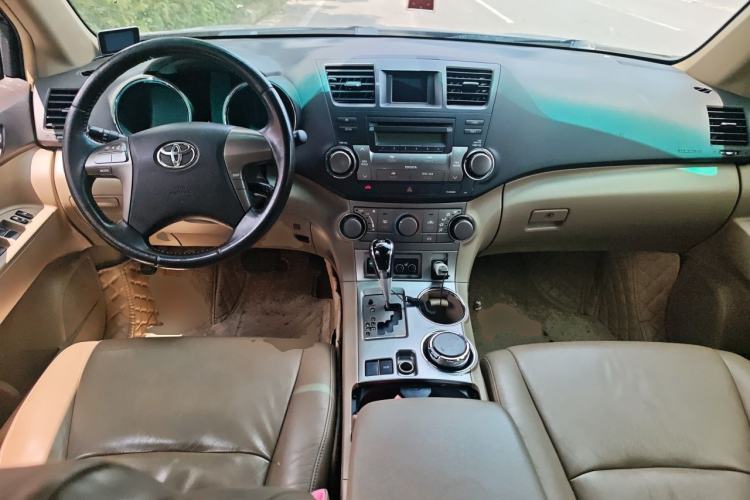 Used Toyota Highlander 2011 2.7L Two-Wheel Drive 5-Seater Sport Edition Center Console