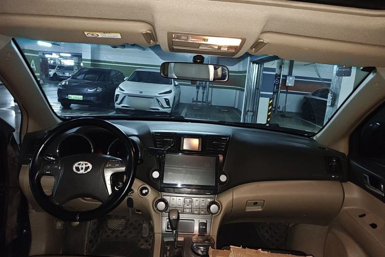 Used Toyota Highlander 2011 2.7L Two-Wheel Drive 7-Seater Luxury Navigation Edition Center Console