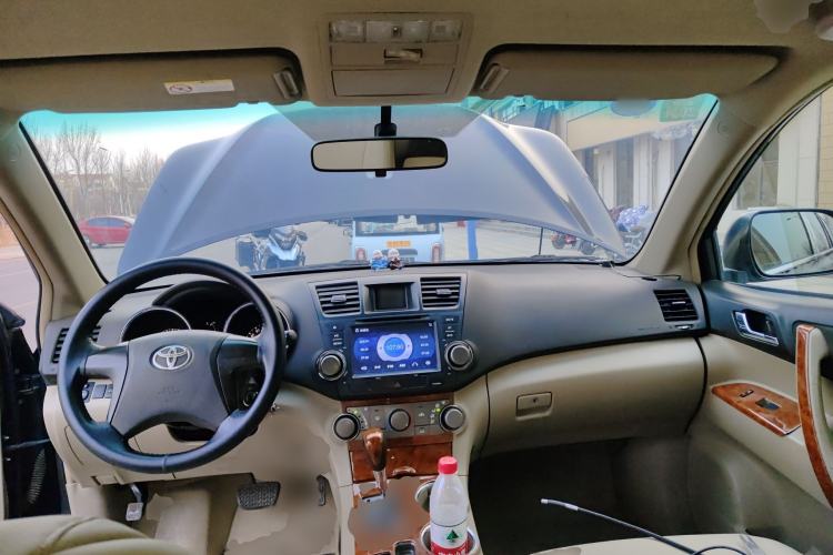 Used Toyota Highlander 2011 2.7L Two-Wheel Drive 5-Seater Elite Edition Center Console