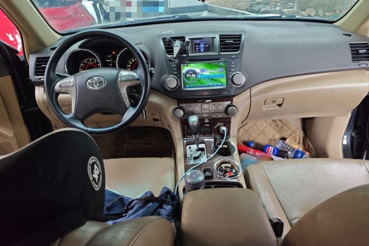 Used Toyota Highlander 2011 2.7L Two-Wheel Drive 7-Seater Luxury Edition Center Console